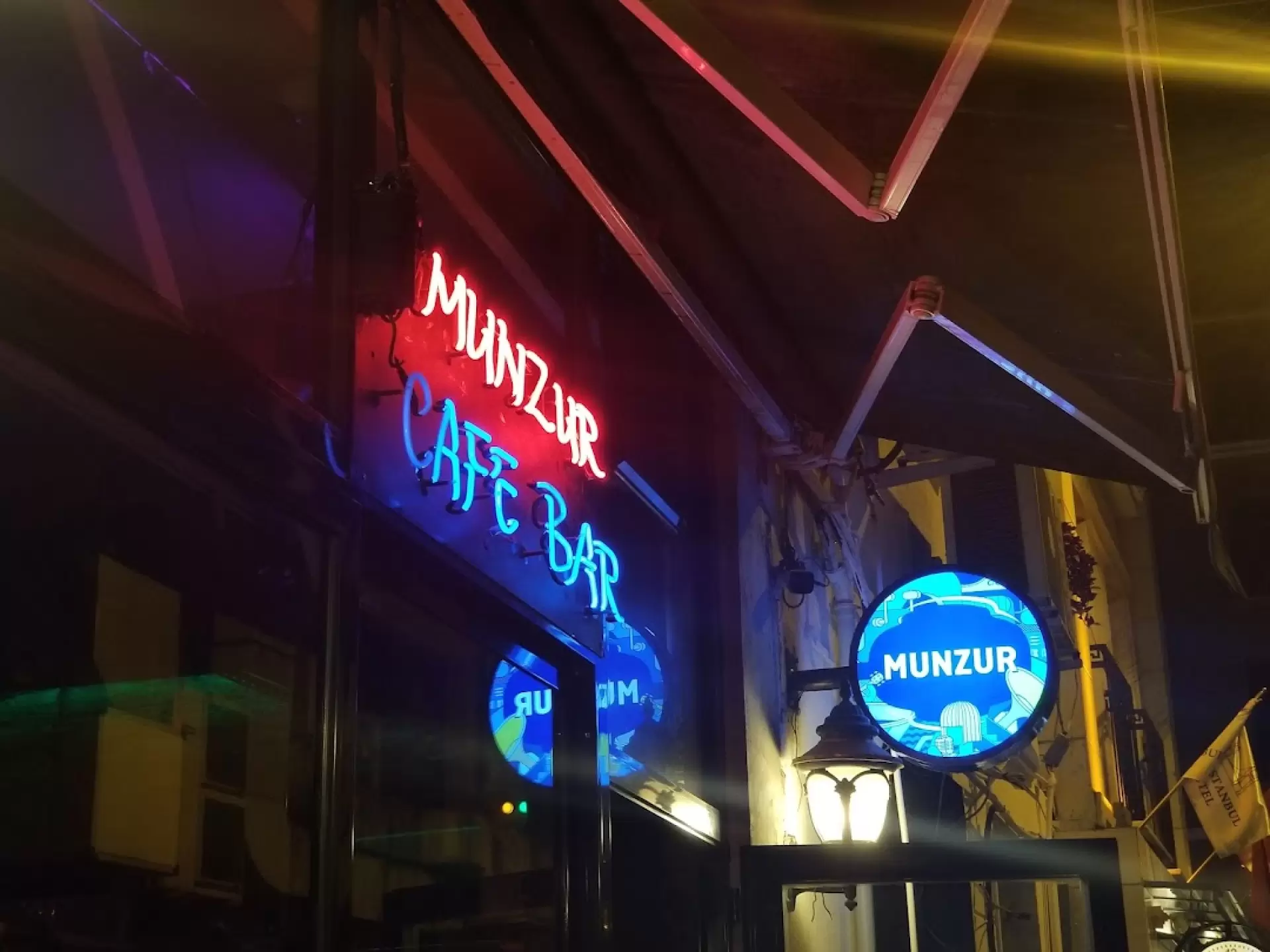 Munzur Cafe Bar, Beyoğlu, İstanbul