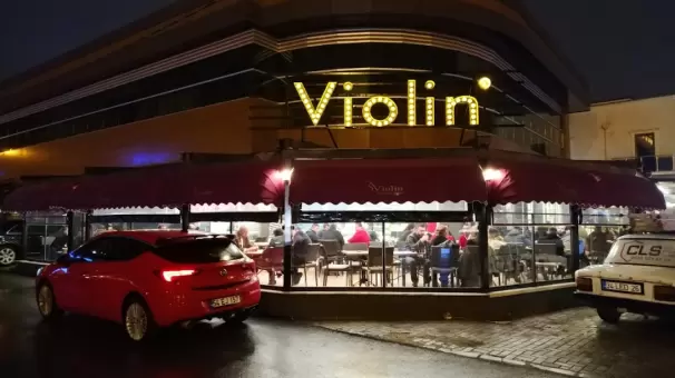 Violin Pasta Kafe